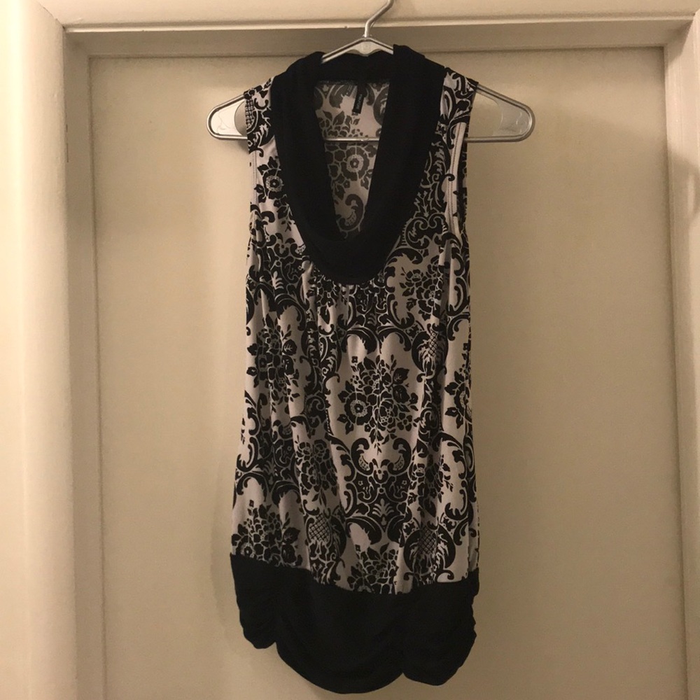 Scoop neck tank top